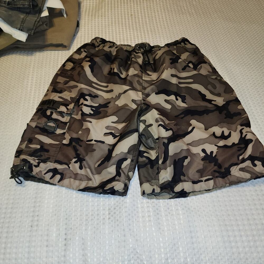 ATHLETIC WORKS EUC MENS SIZE L ARMY POLYESTER DRAWSTRING SHORTS